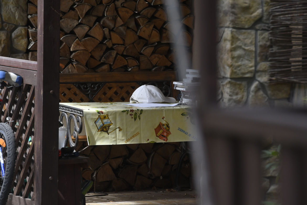 Horror w Kiełpinie. 15-latek mieszkał z rozkładającymi się zwłokami rodziców?