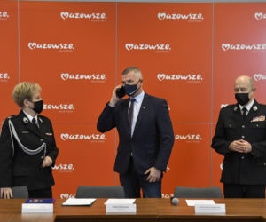 Marszałek przyznał nagrody. 15-letnia bohaterka została Strażakiem Miesiąca