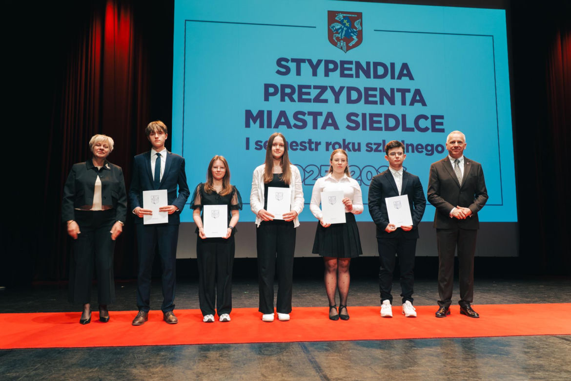 Najzdolniejsi uczniowie odebrali stypendia Prezydenta Miasta Siedlce