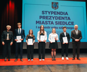 Najzdolniejsi uczniowie odebrali stypendia Prezydenta Miasta Siedlce