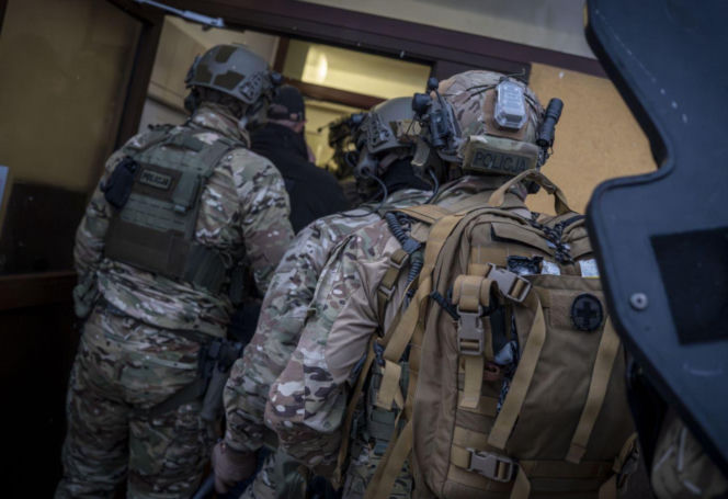 W sprawie zatrzymano trzy osoby: byłego partnera ofiary, jego matkę oraz znajomego