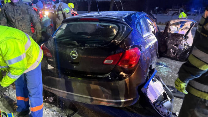 Zderzenie trzech aut na DW212 03.02.2026