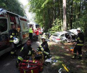 Koszmarny wypadek w powiecie kołobrzeskim. Nie żyje jedna osoba, troje dzieci w szpitalu