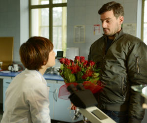 Komisarz Alex 5 sezon odcinek 60 (odc. 8). Michał Orlicz (Antoni Pawlicki), Kinga Iskierka (Magdalena Turczeniewicz)