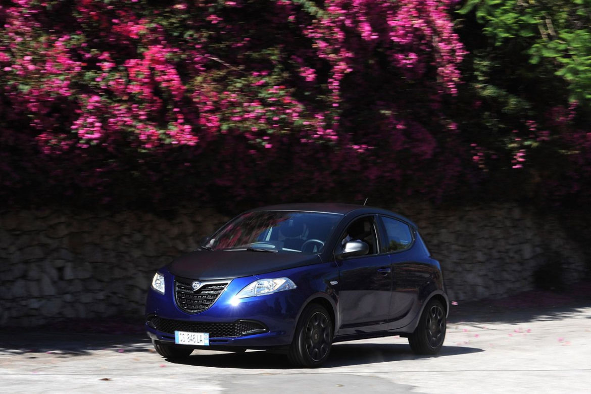 Lancia Ypsilon MOMODESIGN