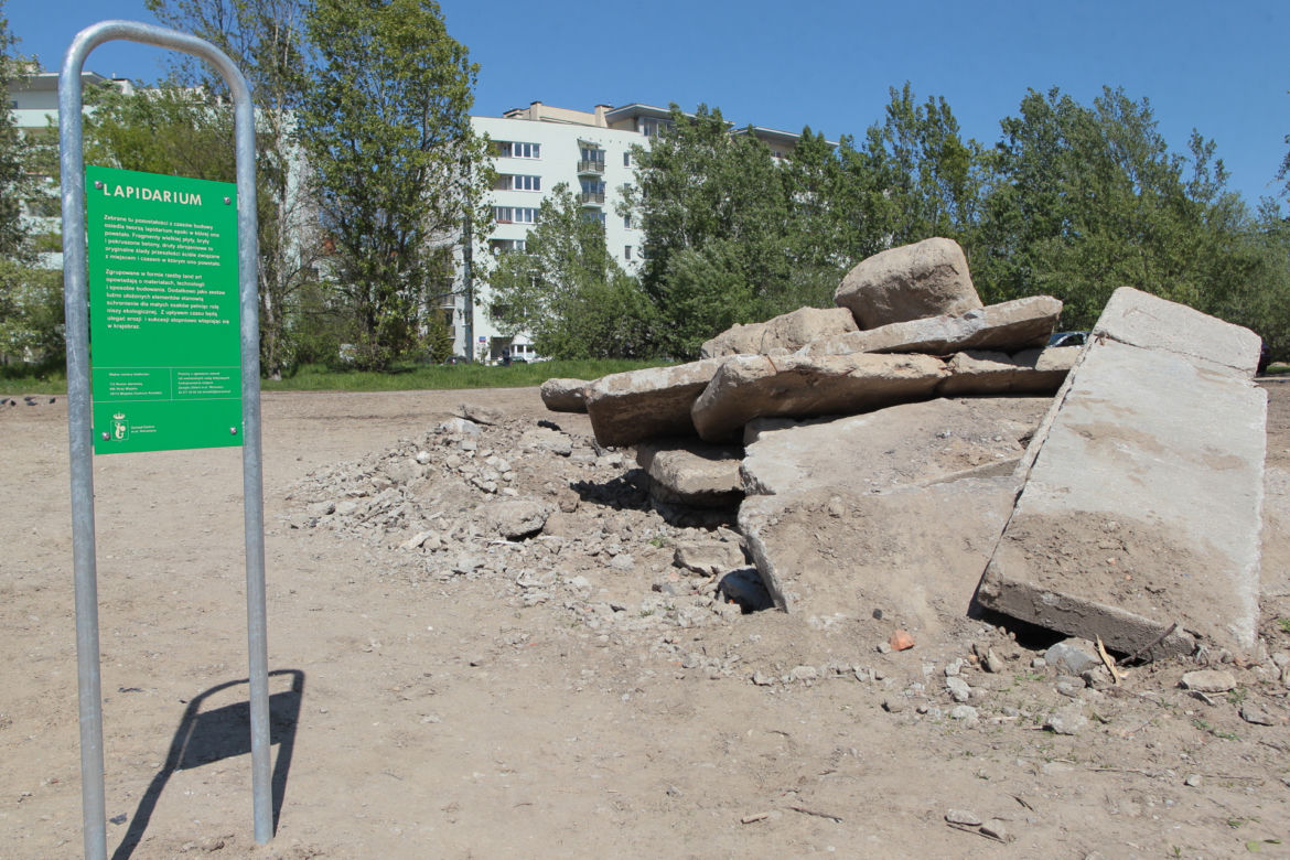 To nie jest sterta gruzu, to lapidarium - gruzowisko z ideologią 