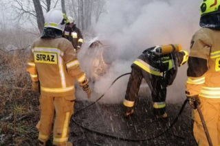 Wstrząsająca makabra pod Siedlcami. Mężczyzna spłonął w aucie