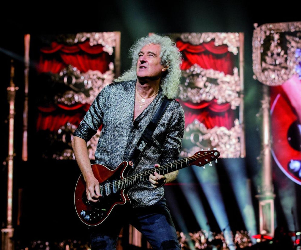 Gitarzysta Brian May gra na koncercie zespołu Queen. O jego ulubionych utworach przeczytasz na EskaRock.