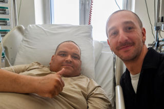 Taksówkarz i aktor z „Pitbulla” w szpitalu. Walczy o powrót do zdrowia. „Ludzie umierali obok mnie”