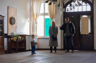 Pierwsza miłość, odcinek 4145: Gdy policja znajduje porzucone auto Emilki, jej zrozpaczony ojciec dostaje silnych bóli w klatce piersiowej