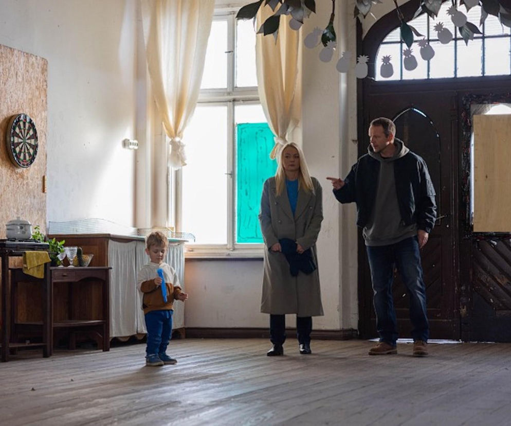 Pierwsza miłość, odcinek 4145. Emilka (Anna Ilczuk), psychol Mateusz (Lesław Żurek)