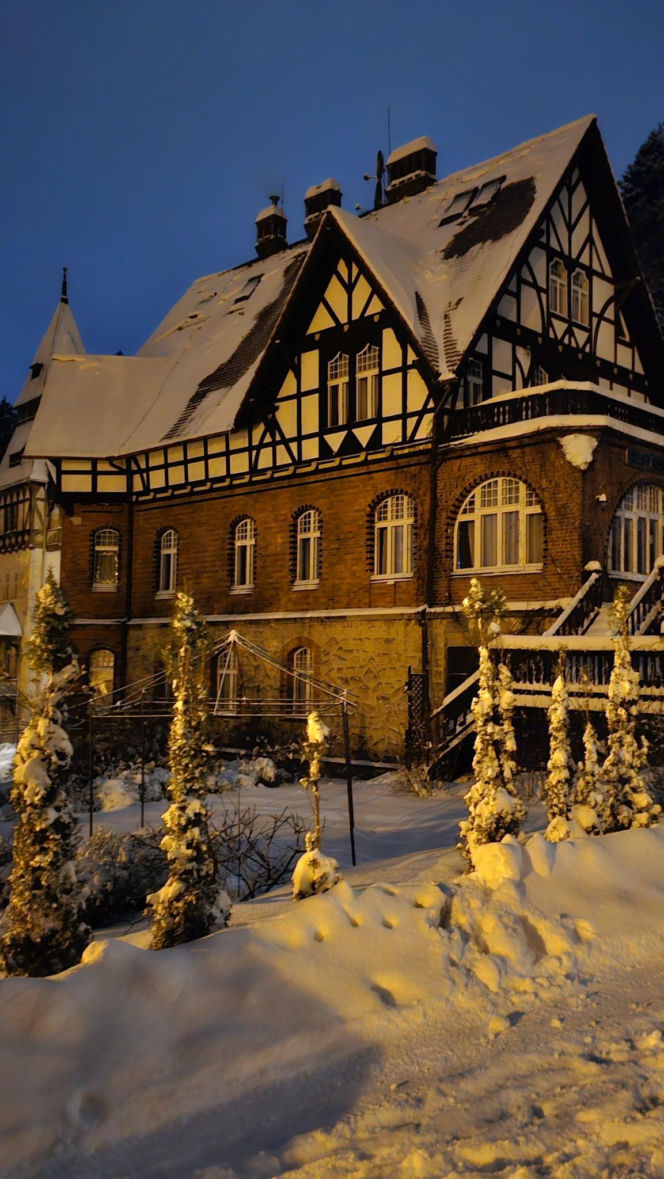 Zapomnij o Zakopanem! Ta wieś na Dolnym Śląsku zimą zamienia się w bajkową krainę