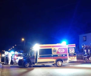 ZDERZENIE osobówek w Oleśnie! Na miejscu służby w białych kombinezonach 