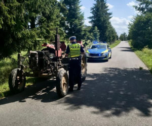 Pijany traktorzysta uciekał przed policją. W alkomacie zabrakło skali!