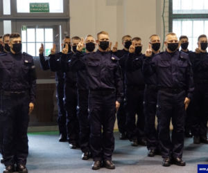 Nowi policjanci na Warmii i Mazurach. Ślubowanie złożyło 64 funkcjonariuszy [ZDJĘCIA]