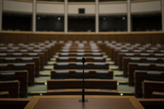 Nocne przeprosiny w Sejmie. Co Ryszard Terlecki musiał ogłosić przed pierwszą w nocy?