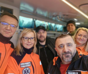 Ratownicy medyczni o krok od tragedii. Pacjenta uratował prezent od Radia Eska