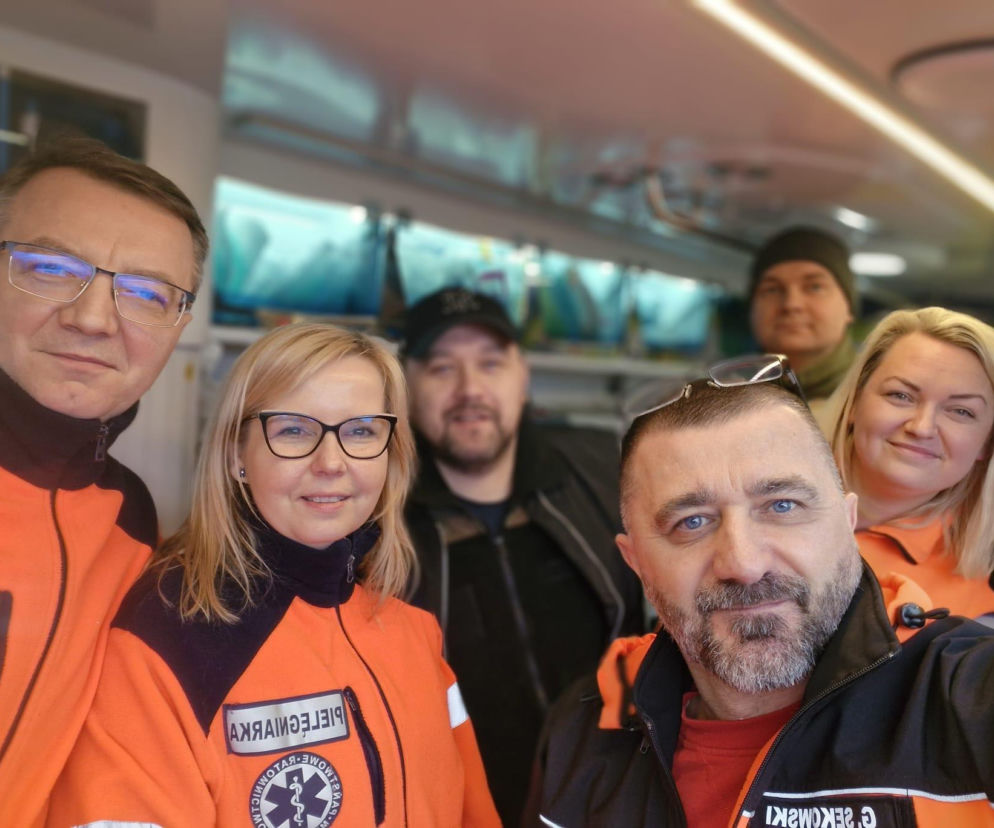 Myśleli, że to udar. Życie pacjenta i ratowników uratował prezent od Radia Eska! [GALERIA]