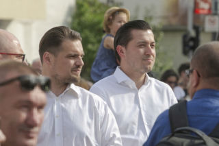 Politycy Porozumienia Strzeżek i Wypij przyłapani po meczu! Tak świętowali ZDJĘCIA PAPARAZZI