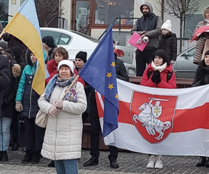 Starachowice solidarne z Ukrainą. Wiec poparcia na Rynku