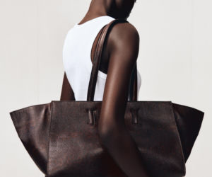 The Monument Bag: Gdy moda spotyka funkcjonalność