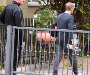 Dziadek Tusk zabrał wnuki na plac zabaw