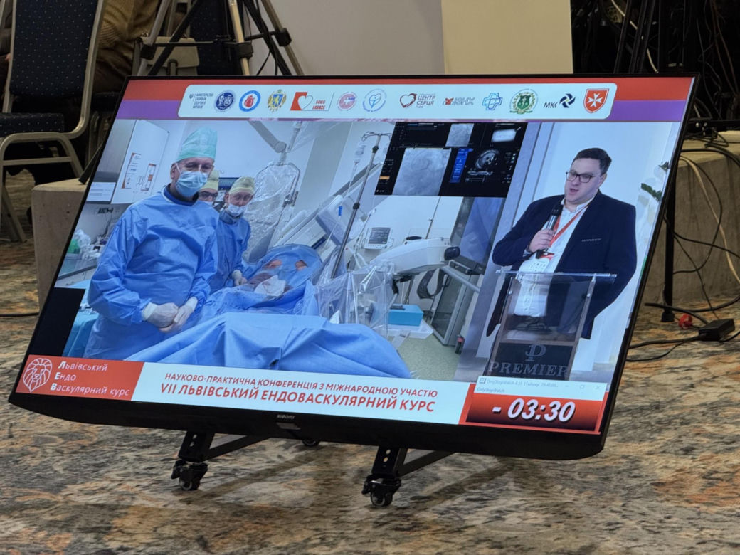 Transmisja "na żywo" prosto ze ŚCCS w Zabrzu. Medycy przeprowadzili zabieg złożonej angioplastyki