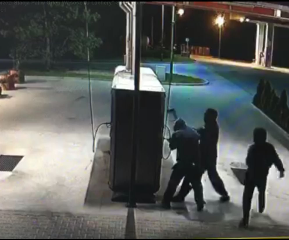 z siekierą na stacji paliw w Wąsoszu