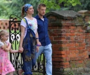 M jak miłość. Basia (Gabrysia Raczyńska), Paweł Zduński (Rafał Mroczek), Olga (Marta Ścisłowicz)