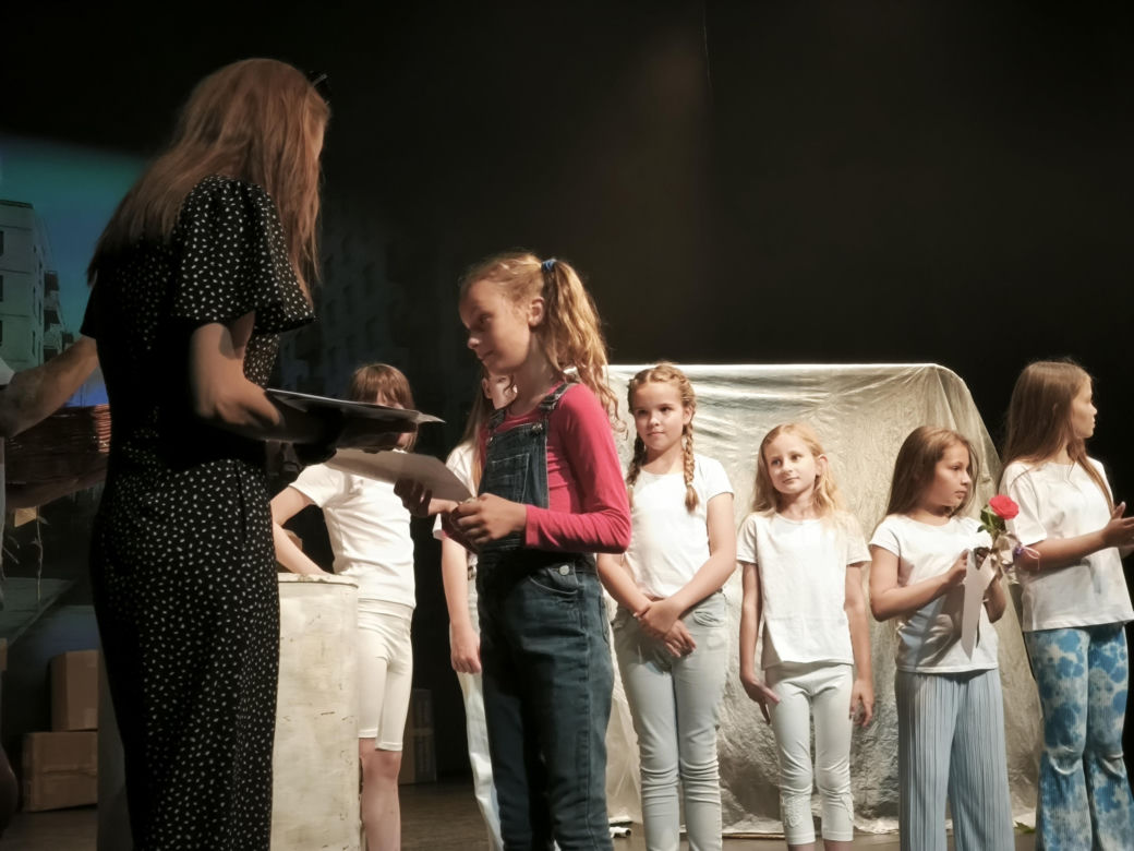 Spektakl na zakończenie warsztatów teatralnych w Teatrze Miejskim w Lesznie 