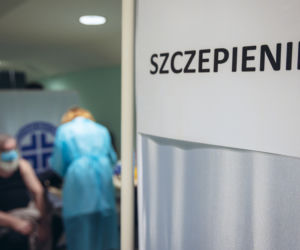 Zaszczepieni o wiele mniej zarażają