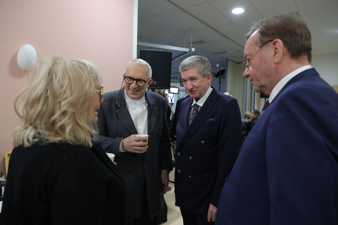 Budzik już może budzić dorosłych. Klinika dla osób w śpiączce już otwarta!
