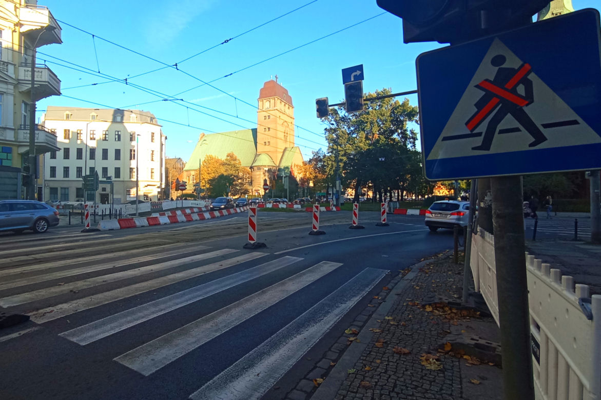 Utrudnienia na placu Zwycięstwa i Bramie Portowej