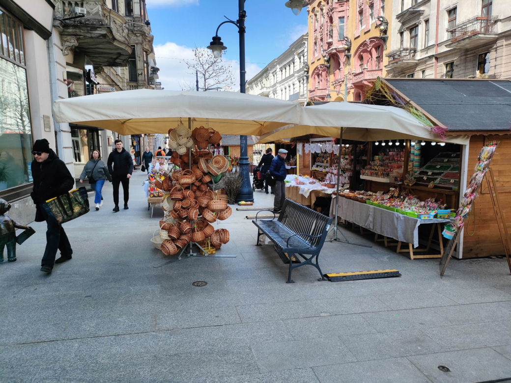 Jak wygląda łódzki jarmark Wielkanocny? Co twierdzą kupujący i sprzedawcy? [ZDJĘCIA]