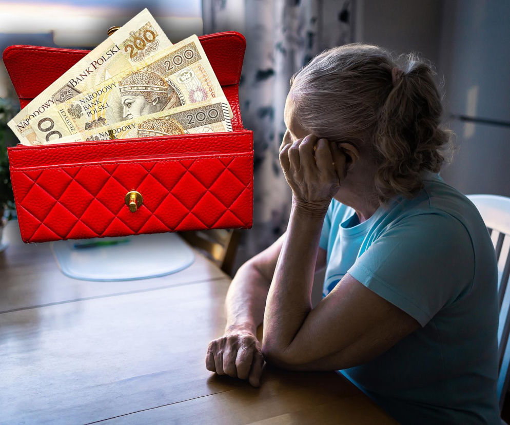 Siedząca przy stole seniorka opiera głowę na dłoni. Obok grafika portfela z banknotami. O rentach pisze SE Superbiz.
