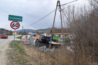 Spór o działkę w Łostówce