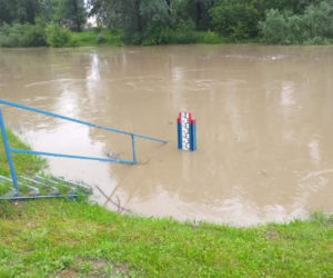Cała wieś buduje wały przeciwpowodziowe