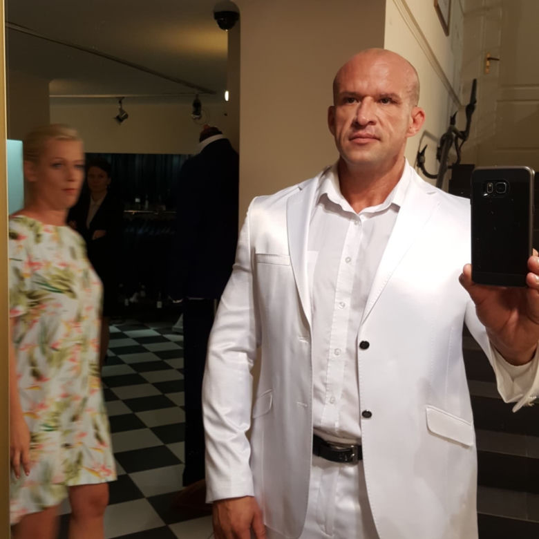 M jak miłość na planie.  Marzenka (Olga Szomańska), Andrzejek (Tomasz Oświeciński)