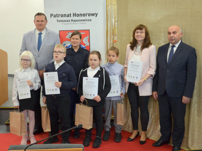 „Plastyczne Oscary” i mosty między pokoleniami. Wielki finał konkursów w ramach kampanii „Widzę – rozmawiam – reaguję” w Siedlcach