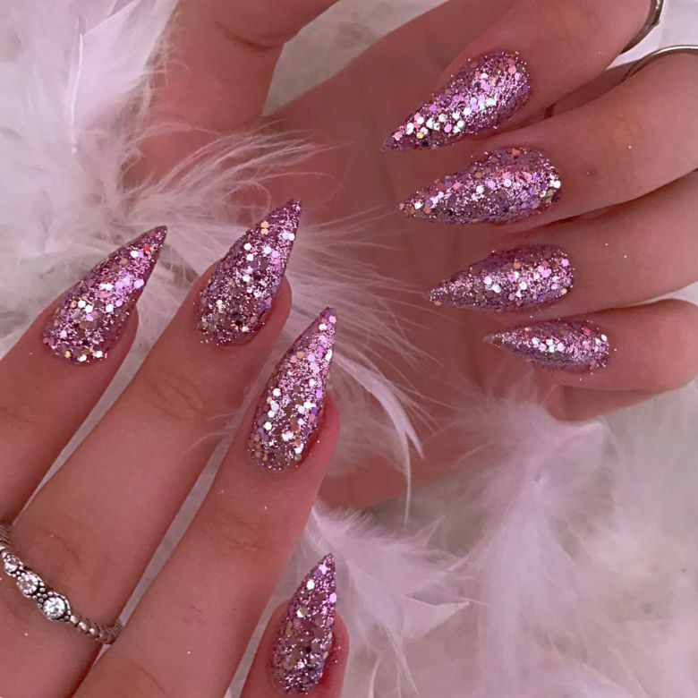 Manicure inspirowany lalkami Barbie 