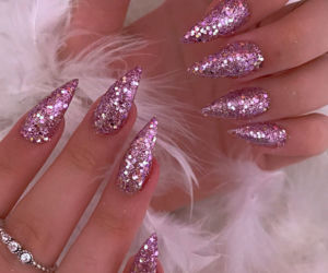 Manicure inspirowany lalkami Barbie 