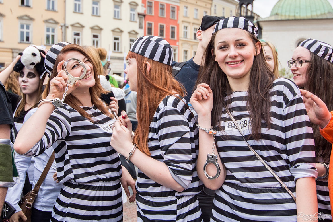 Korowód juwenaliowy na krakowski Rynek: Studenci świętują! [ZDJĘCIA]