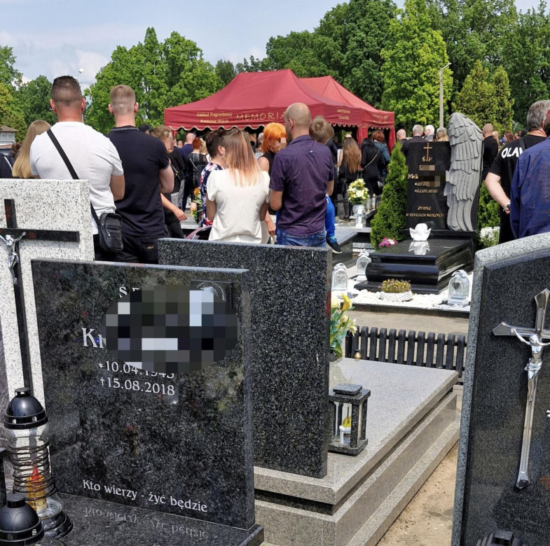 Przejmujący pogrzeb Michała w Inowrocławiu. Bliscy pożegnali 27-latka, który zmarł po policyjnej interwencji