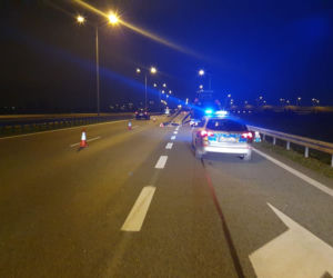 Tir zniszczył wiadukt na A2