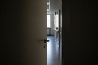 Afera w szpitalu w Knurowie. Kto stał za tajemniczym transportem karetką?