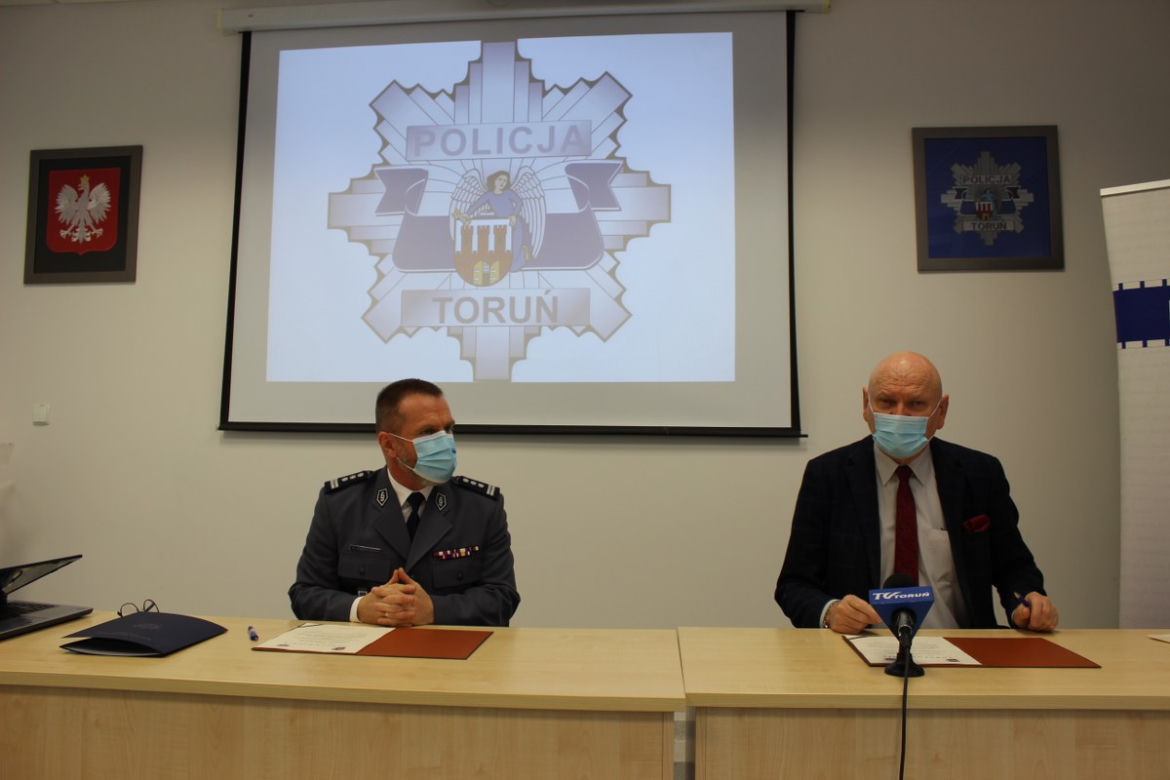 Porozumienie toruńskiej policji z Urzędem Miasta. Prezydent i komendant podpisali umowę