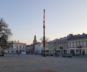 Za tydzień Wielkanoc! Przypomina o tym palma na sądeckim rynku