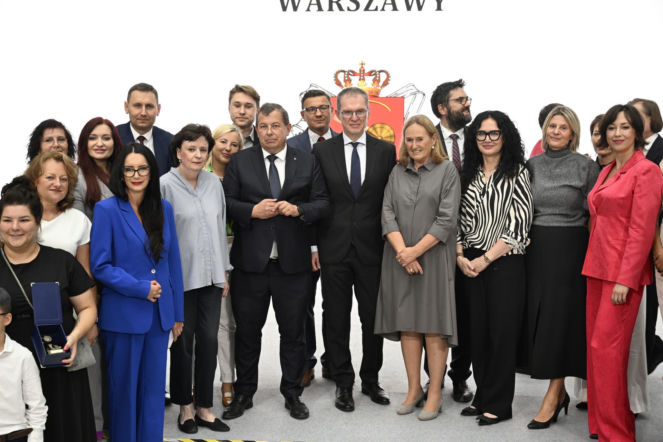 Warszawa ma nowych Honorowych Obywateli. Andrzej Poczobut po dwóch latach odebrał wyróżnienie