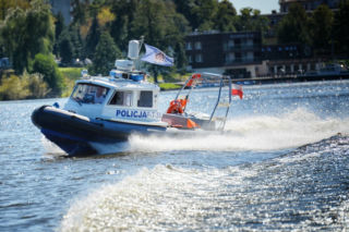 Już wypatrują nietrzeźwych i demonów szybkości. Iławska policja wypłynęła na Jeziorak