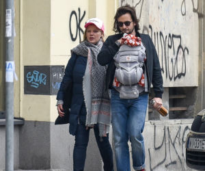 Joanna Kulig na spacerze z rodziną